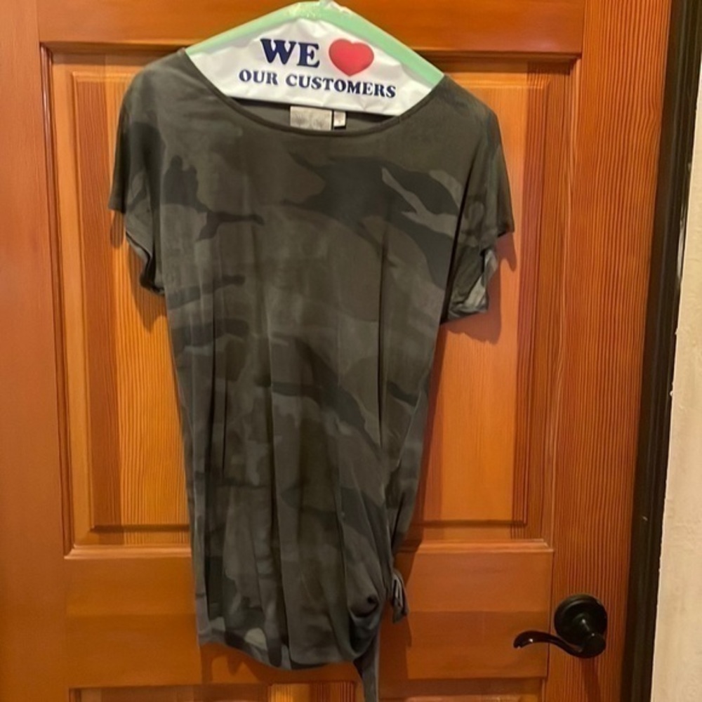Danielle camo tee with knotted front
